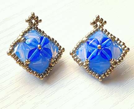 A Year of Earrings 2 by Lori Ahlin©2021, A Year of Earrings, Pinch Beads, Swarovski Crystals, Beaded earrings		