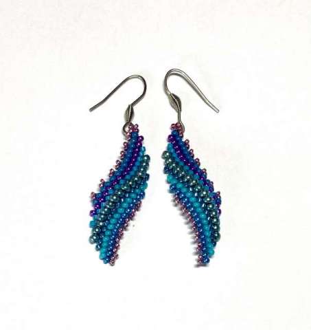 Festive Twist by Lori Ahlin©2023, Peyote earrings, Beaded earrings, Delica beads, Seed Beads, Beaded Celini, Bead Class, Beaded Earrings
