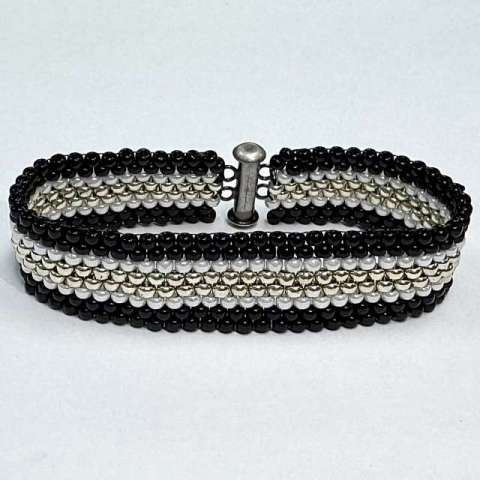 Stitch Club Class – Peyote Stitch Even Count by Lori Ahlin©2025, Peyote Stitch Class, Beaded bracelet, Seed bead Bracelets, Miyuki beads, Beaded Bracelet class, Peyote class, Bead Class Henderson Nevada, Bead Class Las Vegas, Beaded Peyote Bracelet, Even 