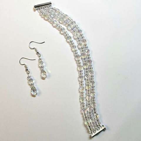 Frost Yourself Earrings & Bracelet by Rene' Despres©2025 All Rights Reserved Bead class, Beaded Earrings & Bracelet, Earrings and bracelet class Henderson, Earrings & bracelet class Las Vegas