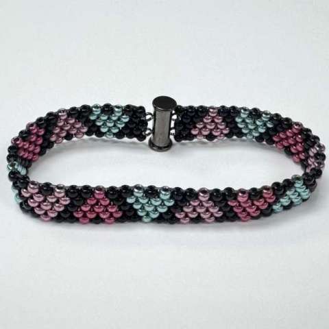 Stitch Club Class – Peyote Stitch Odd Count by Lori Ahlin©2025, Peyote Stitch Class, Beaded bracelet, Seed bead Bracelets, Miyuki beads, Beaded Bracelet class, Peyote class, Bead Class Henderson Nevada, Bead Class Las Vegas, Beaded Peyote Bracelet, Odd Co