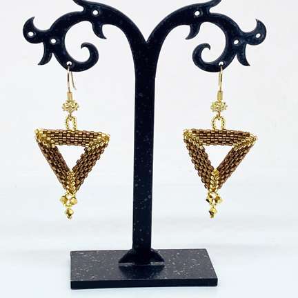 Triangle Earrings by Cindy Johnson ©2025, Peyote stitch earrings, Circular peyote stitch earrings